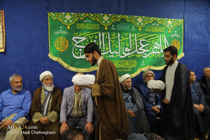 مراسم عمامه گذاری و جشن میلاد حضرت فاطمه زهرا سلام الله علیها جمعه (۲۱ آذر ۱۴۰۴) در بیت آیت الله فقیهی برگزار شد.