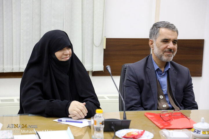 Photos: Members of "Andisheh Sharq Institute" meet Ayatollah Ramazani