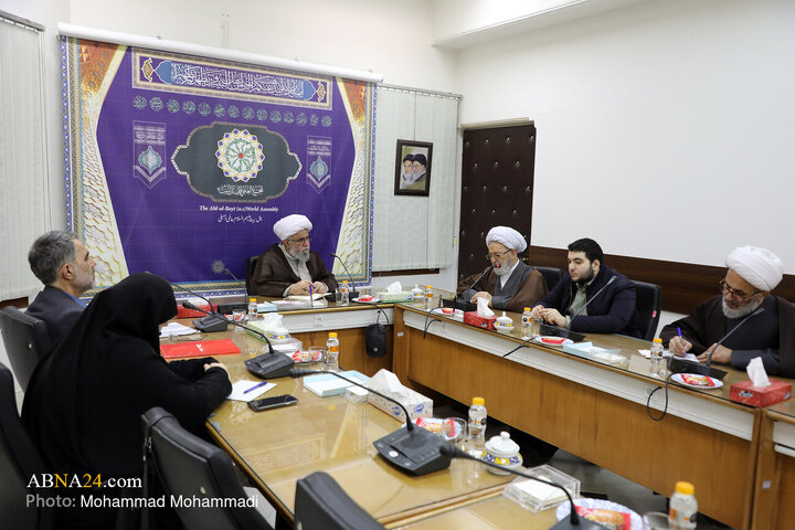Photos: Members of "Andisheh Sharq Institute" meet Ayatollah Ramazani