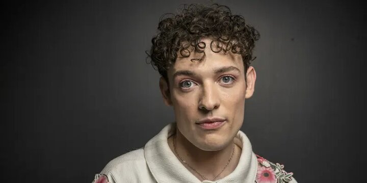 برنده یوروویژن ۲۰۲۴ در اعتراض به حضور اسرائیل، جام خود را پس داد