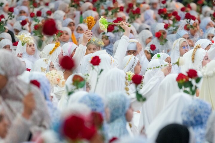 Informe fotográfico | El Santuario Al-Askari celebró a 4000 niñas al alcanzar la edad de obligación con una coronación simbólica del hiyab