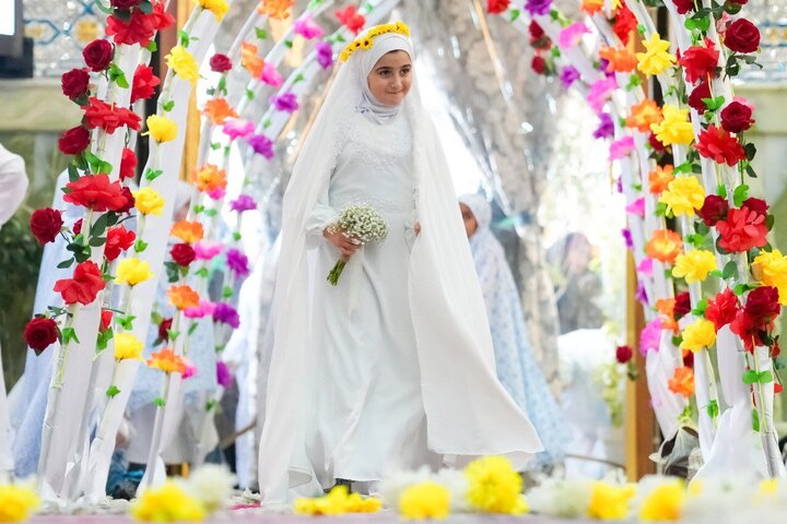 Informe fotográfico | El Santuario Al-Askari celebró a 4000 niñas al alcanzar la edad de obligación con una coronación simbólica del hiyab