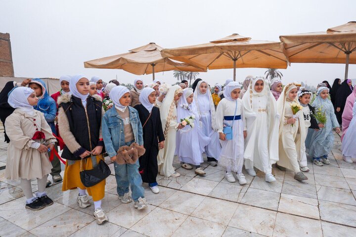 Informe fotográfico | El Santuario Al-Askari celebró a 4000 niñas al alcanzar la edad de obligación con una coronación simbólica del hiyab