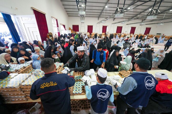 Informe fotográfico | El Santuario Al-Askari celebró a 4000 niñas al alcanzar la edad de obligación con una coronación simbólica del hiyab