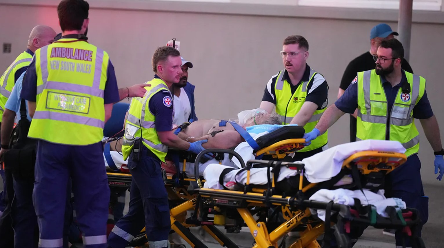 Tiroteo en Bondi Beach durante celebración de Janucá: al menos 12 muertos en atentado terrorista antisemita en Sídney