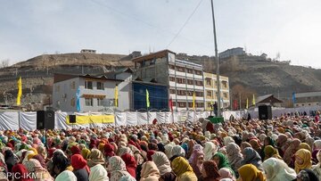 تقرير مصور/ حضور واسع في حفل ولادة السيدة "فاطمة الزهراء"(ع) يوم المرأة بمدينة كارجيل الهندية