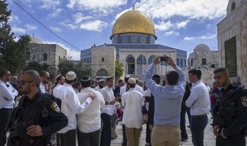 849 settlers storm Aqsa Mosque under Israeli police protection
