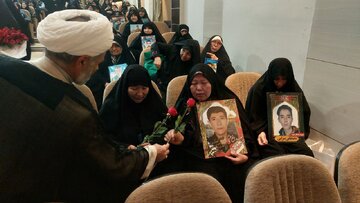 عکس خبری | گرامیداشت مقام مادران و همسران شهدای فاطمیون در مشهد