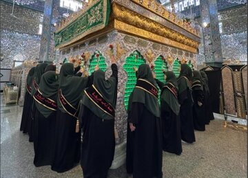 عکس خبری | محفل گروهی از دختران در حرم حضرت زینب(س) به‌مناسبت ولادت بانوی دوعالم