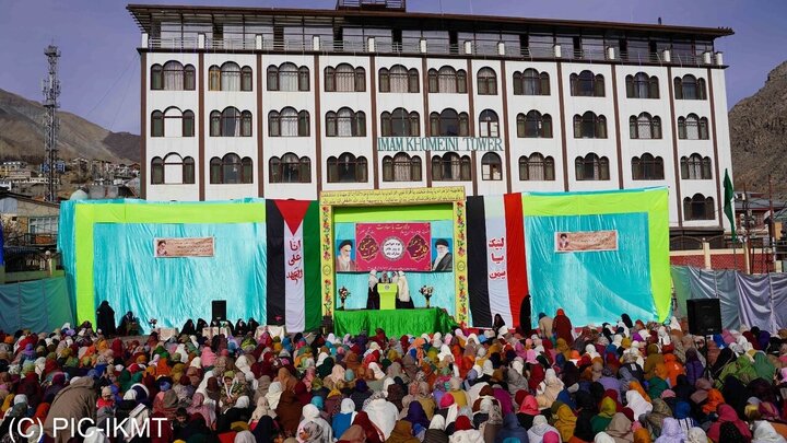 تقرير مصور/ حضور واسع في حفل ولادة السيدة "فاطمة الزهراء"(ع) يوم المرأة بمدينة كارجيل الهندية