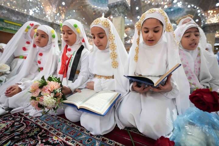 تقرير مصور/ حرم الإمامين العسكريين (ع) يحتضن حفلا بهيجا بتتويج أربعة آلاف فتاة للحجاب لبلوغهن سنّ التكليف