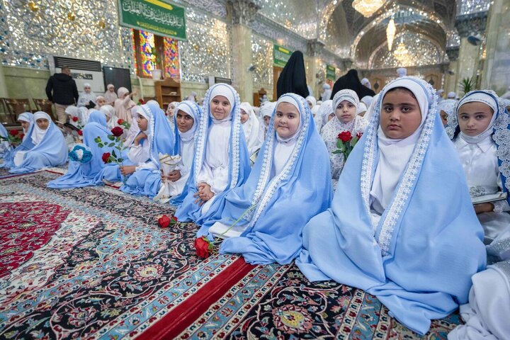 تقرير مصور/ حرم الإمامين العسكريين (ع) يحتضن حفلا بهيجا بتتويج أربعة آلاف فتاة للحجاب لبلوغهن سنّ التكليف