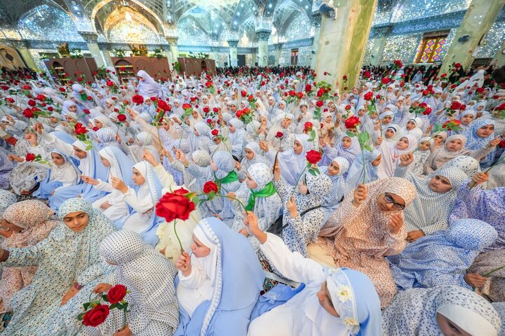 تقرير مصور/ حرم الإمامين العسكريين (ع) يحتضن حفلا بهيجا بتتويج أربعة آلاف فتاة للحجاب لبلوغهن سنّ التكليف