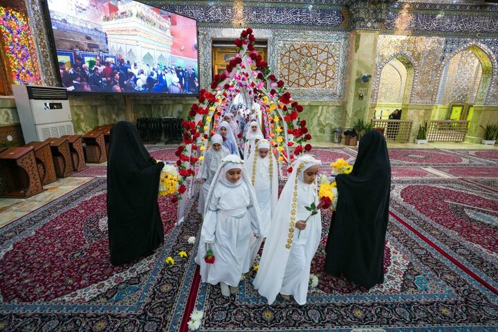 تقرير مصور/ حرم الإمامين العسكريين (ع) يحتضن حفلا بهيجا بتتويج أربعة آلاف فتاة للحجاب لبلوغهن سنّ التكليف