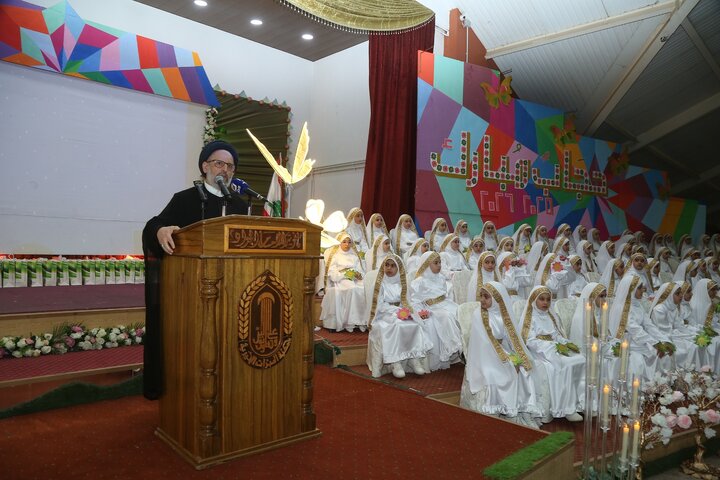 تقرير مصور/ إقامة حفل تكريمي للفتيات اللواتي بلغن سن التكليف الشرعي في بلدة "علي النهري البقاعية" اللبنانية