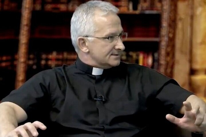 Sacerdote católico: La Excelencia Fátima al-Zahra (la paz sea con ella) es un modelo para todos los seres humanos con conciencia