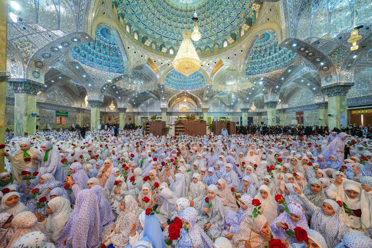 تقرير مصور/ حرم الإمامين العسكريين (ع) يحتضن حفلا بهيجا بتتويج أربعة آلاف فتاة للحجاب لبلوغهن سنّ التكليف