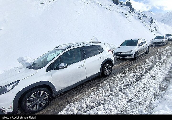 အီရန်နိုင်ငံ ဟာမီဒန်ပြည်နယ်ရှိ တာရစ်ဒါရက် ကုန်းမြင့်ဒေသတွင် နှင်းများကျ ။ ။ Photos