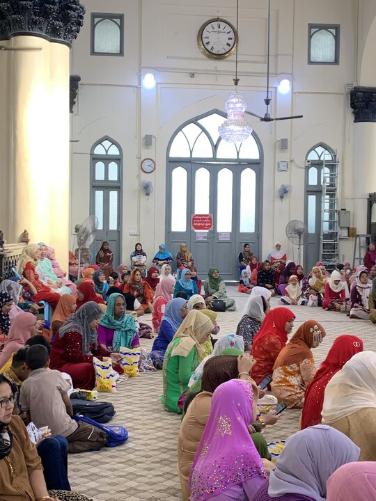 ရန်ကုန် မြို့ မဂို ရှီအဟ် ဂျအ်မေ့ ဗလီ တွင် မြန်မာ နိုင်ငံလုံးဆိုင်ရာ ဖွာသွေမီယဟ် အမျိုးသမီး အသင်းအဖွဲ့ကြီး မှ ဦးစီးပြီး သခင်မကြီး ဖွာတွေမဟ် ဇဲဟ်ရာ (စ.အ) မွေးနေ့ရက်မြတ် မင်္ဂလာ အခမ်းအနား ကျင်းပ  ။ ။ Photos