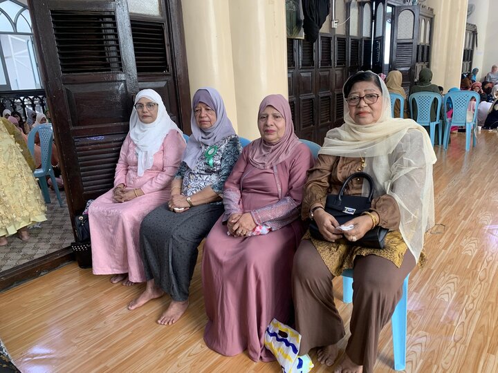 ရန်ကုန် မြို့ မဂို ရှီအဟ် ဂျအ်မေ့ ဗလီ တွင် မြန်မာ နိုင်ငံလုံးဆိုင်ရာ ဖွာသွေမီယဟ် အမျိုးသမီး အသင်းအဖွဲ့ကြီး မှ ဦးစီးပြီး သခင်မကြီး ဖွာတွေမဟ် ဇဲဟ်ရာ (စ.အ) မွေးနေ့ရက်မြတ် မင်္ဂလာ အခမ်းအနား ကျင်းပ  ။ ။ Photos