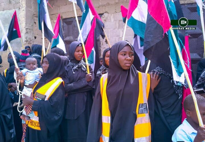 Rapora  Wêneyan Meşa piştgirên Şêx Zekzakî li bajarê Hedîciya ji bo rêzgirtin ji şehîdên Zeriya