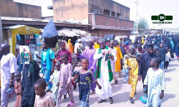 Rapora  Wêneyan Meşa piştgirên Şêx Zekzakî li bajarê Hedîciya ji bo rêzgirtin ji şehîdên Zeriya