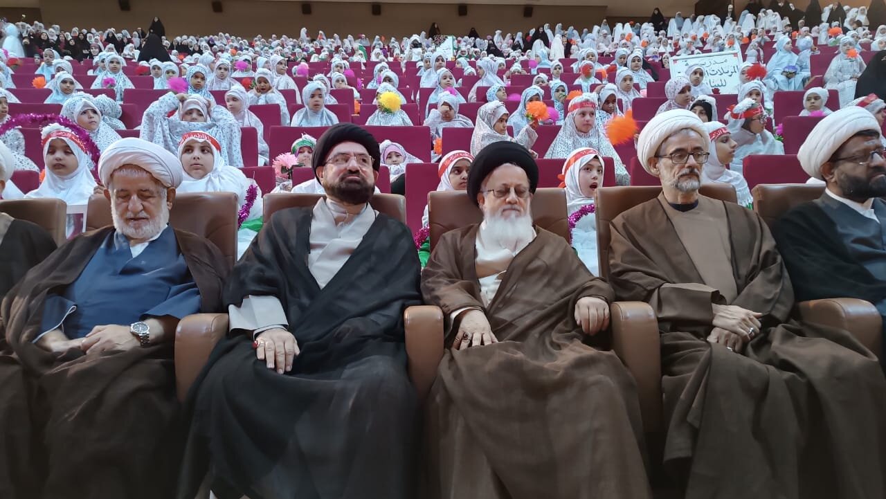 برگزاری باشکوه جشن تکلیف ۱۳۰۰ دختر در نجف اشرف به همت مجمع جهانی اهل بیت(ع) + تصاویر