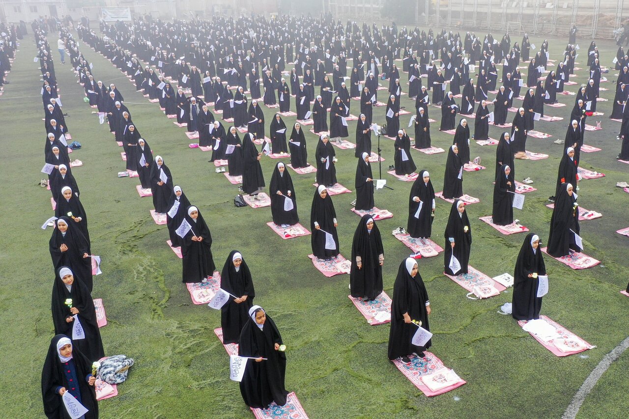 Photos: Alawi Holy Shrine Crowns 1,000 Girls Reached Age of Puberty in Baghdad