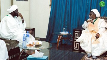 تقرير مصور/ ممثل منطقة "أشانتي" النيجيرية يزور الشيخ الزكزكي ويقدم له واجب العزاء بمناسبة ذكرى مجزرة زاريا