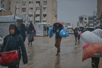 معضل جدید فلسطینی‌ها، بارش باران همزمان با حملات هوایی و توپخانه‌ای ارتش اشغالگر اسرائیل