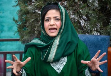 کشیدن برقع یک زن توسط وزیر ایالت بیهار هند جنجال آفرید + ویدیو