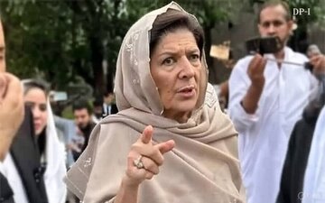 بانی پی ٹی آئی کی بہنوں اور ورکرز کاایک بار پھر اڈیالہ جیل کےباہردھرنا،