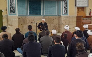 سلاح حزب‌الله، عزت و شرف لبنان است/ حضرت آیت‌الله خامنه‌ای تکیه‌گاه محور مقاومت است که از سوی خداوند هدایت می‌شود