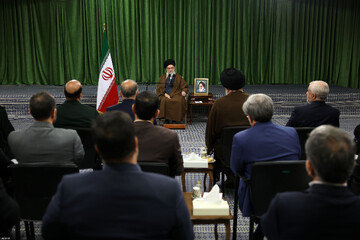 Фото Репортаж | Әлборз әјаләтинин 5580 шәһидини анма мәрасиминин иштиракчылары Ингилаб Рәһбәри илә ҝөрүшүбләр