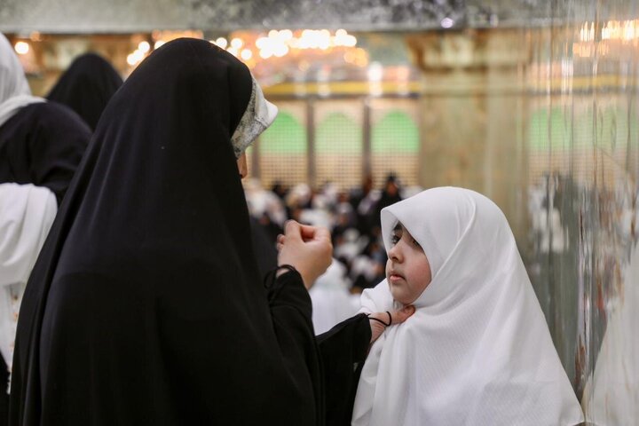 Informe fotográfico | El Santuario del Imam Huséin (P) corona con el hiyab a 2.000 niñas en la ceremonia de madurez religiosa