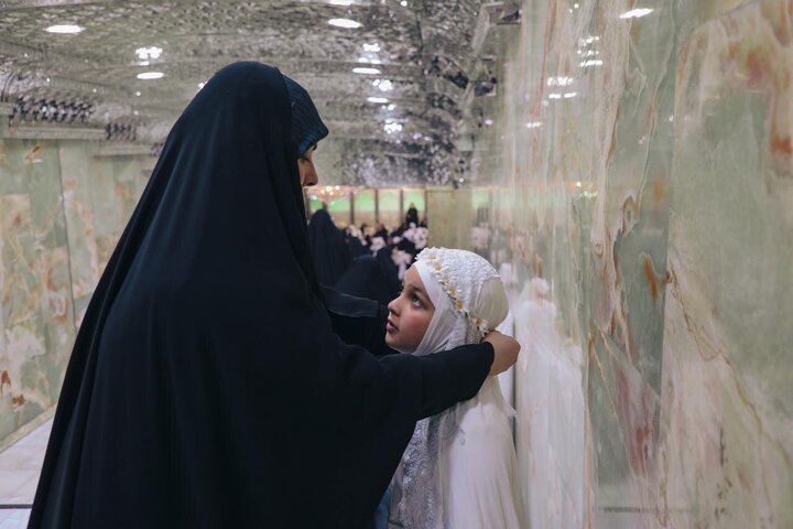 Informe fotográfico | El Santuario del Imam Huséin (P) corona con el hiyab a 2.000 niñas en la ceremonia de madurez religiosa