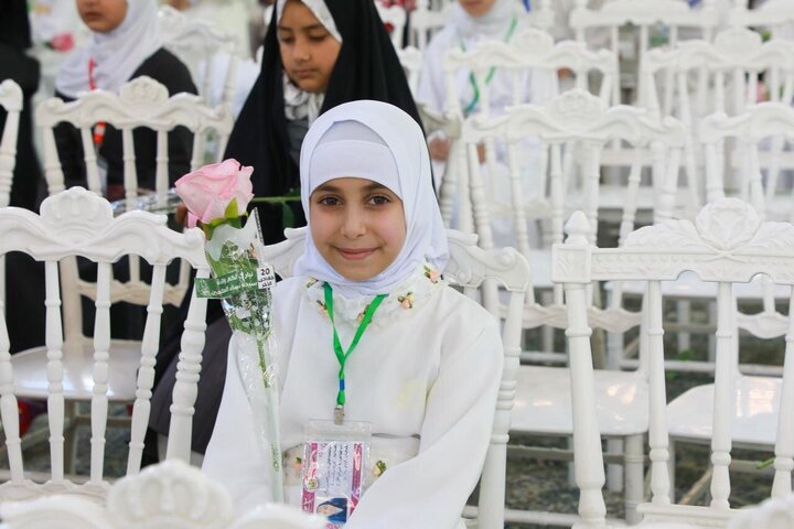 Informe fotográfico | El Santuario del Imam Huséin (P) corona con el hiyab a 2.000 niñas en la ceremonia de madurez religiosa
