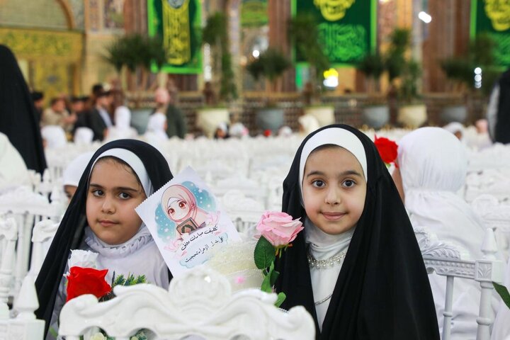 Informe fotográfico | El Santuario del Imam Huséin (P) corona con el hiyab a 2.000 niñas en la ceremonia de madurez religiosa