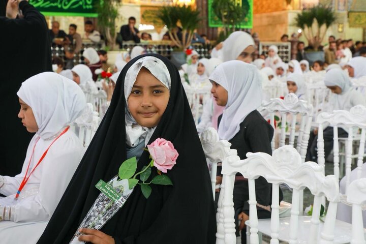 Informe fotográfico | El Santuario del Imam Huséin (P) corona con el hiyab a 2.000 niñas en la ceremonia de madurez religiosa
