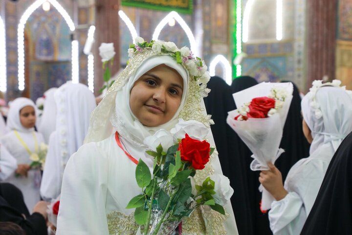 Informe fotográfico | El Santuario del Imam Huséin (P) corona con el hiyab a 2.000 niñas en la ceremonia de madurez religiosa