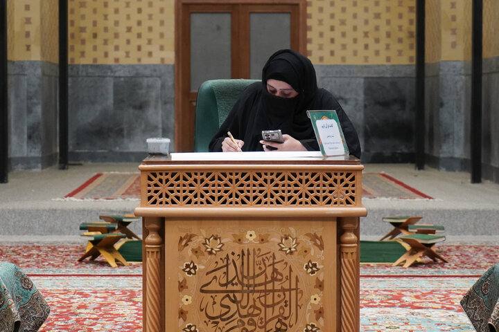 Photos: Calligraphy of Holy Qur’an by Pakistani pilgrim at Imam Reza Holy Shrine