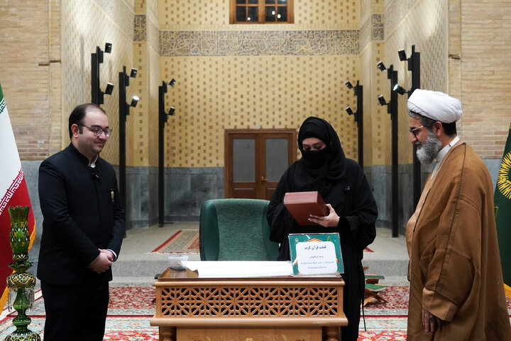Photos: Calligraphy of Holy Qur’an by Pakistani pilgrim at Imam Reza Holy Shrine