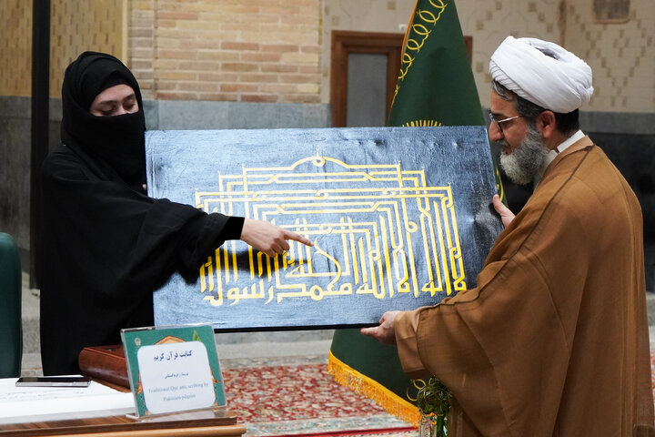 Photos: Calligraphy of Holy Qur’an by Pakistani pilgrim at Imam Reza Holy Shrine