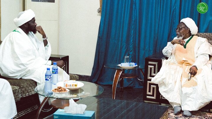 تقرير مصور/ ممثل منطقة "أشانتي" النيجيرية يزور الشيخ الزكزكي ويقدم له واجب العزاء بمناسبة ذكرى مجزرة زاريا