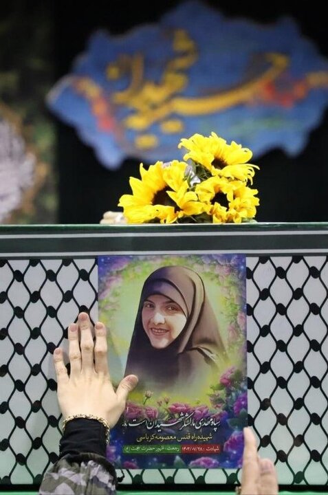 ویدیو | اشک‌هایی که هنوز تازه‌اند؛ خاطره مادر از روزهای آخر زندگی و درخواست شهیده معصومه کرباسی