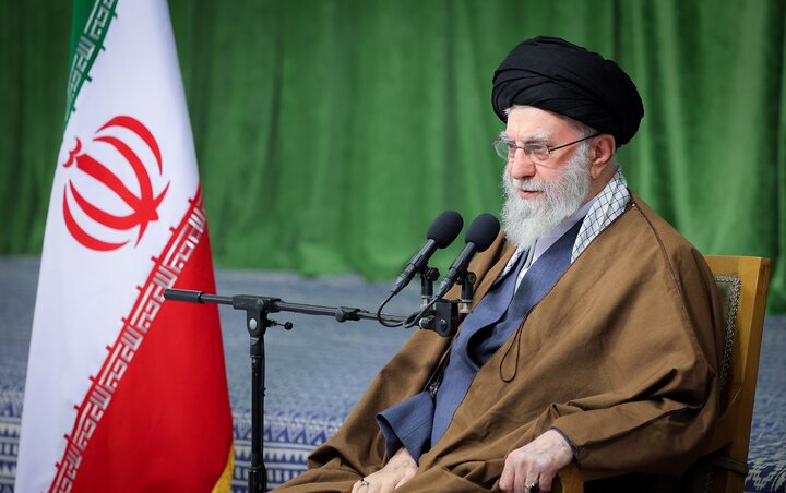 رهبر انقلاب: رفتار بعضی دستگاه‌های فرهنگی انتقال ارزش‌های شهدا به نسل جوان را نشان نمی‌دهد/ نقاط مثبت فراوان در کشور، با همه سختی‌ها و مشکلات