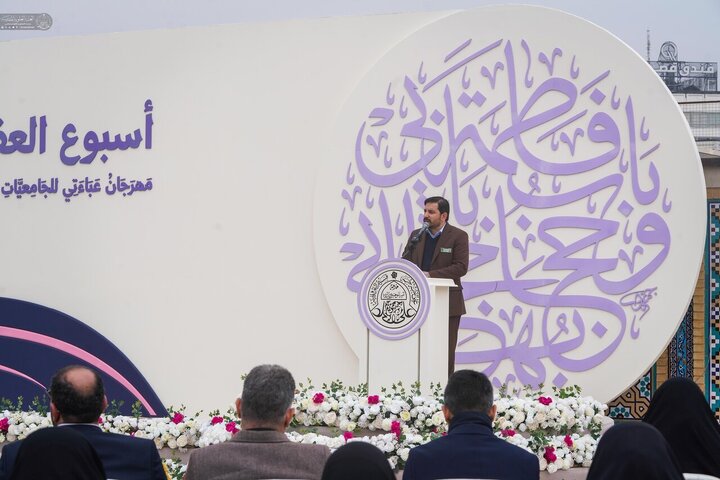 Informe fotográfico | 2000 estudiantes universitarias coronadas con el manto de la castidad en el santuario sagrado del Imam Ali con motivo del nacimiento de la Excelencia Fátima