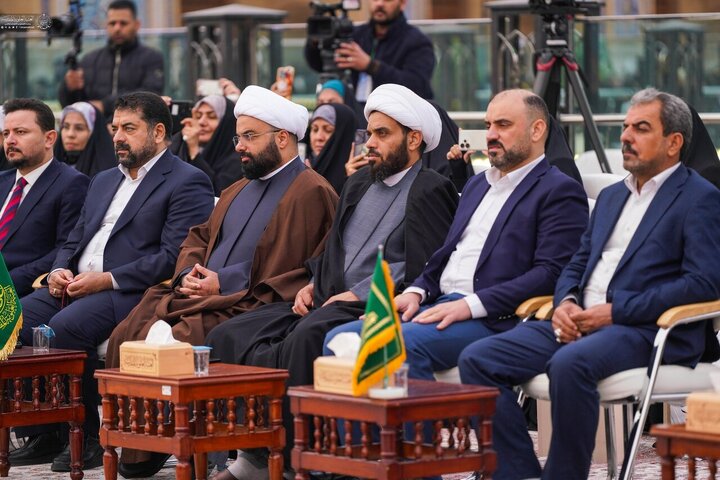 Informe fotográfico | 2000 estudiantes universitarias coronadas con el manto de la castidad en el santuario sagrado del Imam Ali con motivo del nacimiento de la Excelencia Fátima