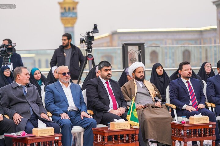 Informe fotográfico | 2000 estudiantes universitarias coronadas con el manto de la castidad en el santuario sagrado del Imam Ali con motivo del nacimiento de la Excelencia Fátima