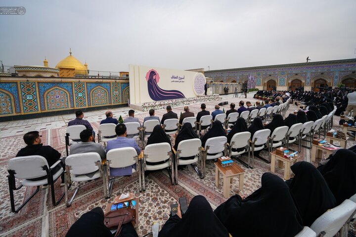 Informe fotográfico | 2000 estudiantes universitarias coronadas con el manto de la castidad en el santuario sagrado del Imam Ali con motivo del nacimiento de la Excelencia Fátima